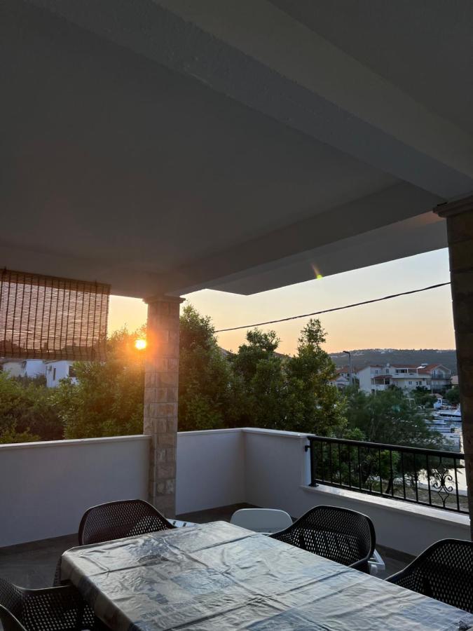 Apartmani Tamaris Vinišće Exterior foto