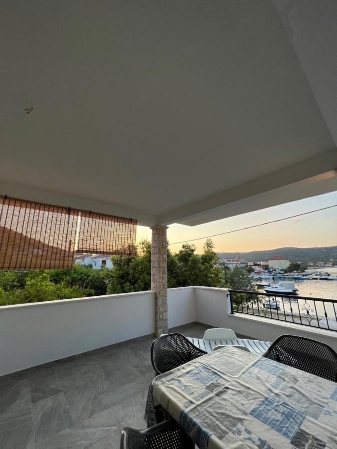 Apartmani Tamaris Vinišće Exterior foto