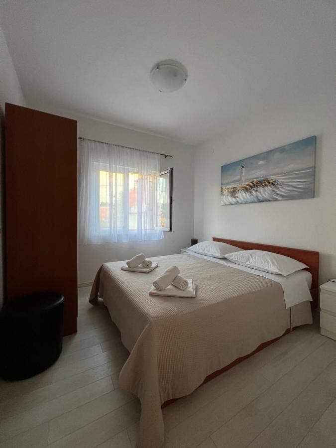 Apartmani Tamaris Vinišće Exterior foto